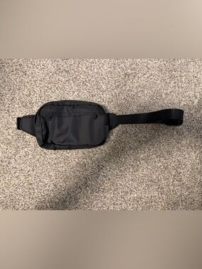 Black Vera Bradley belt bag. NWOT